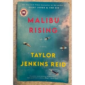 4/$20 🦋 Malibu Rising by Taylor Jenkins Reid Paperback